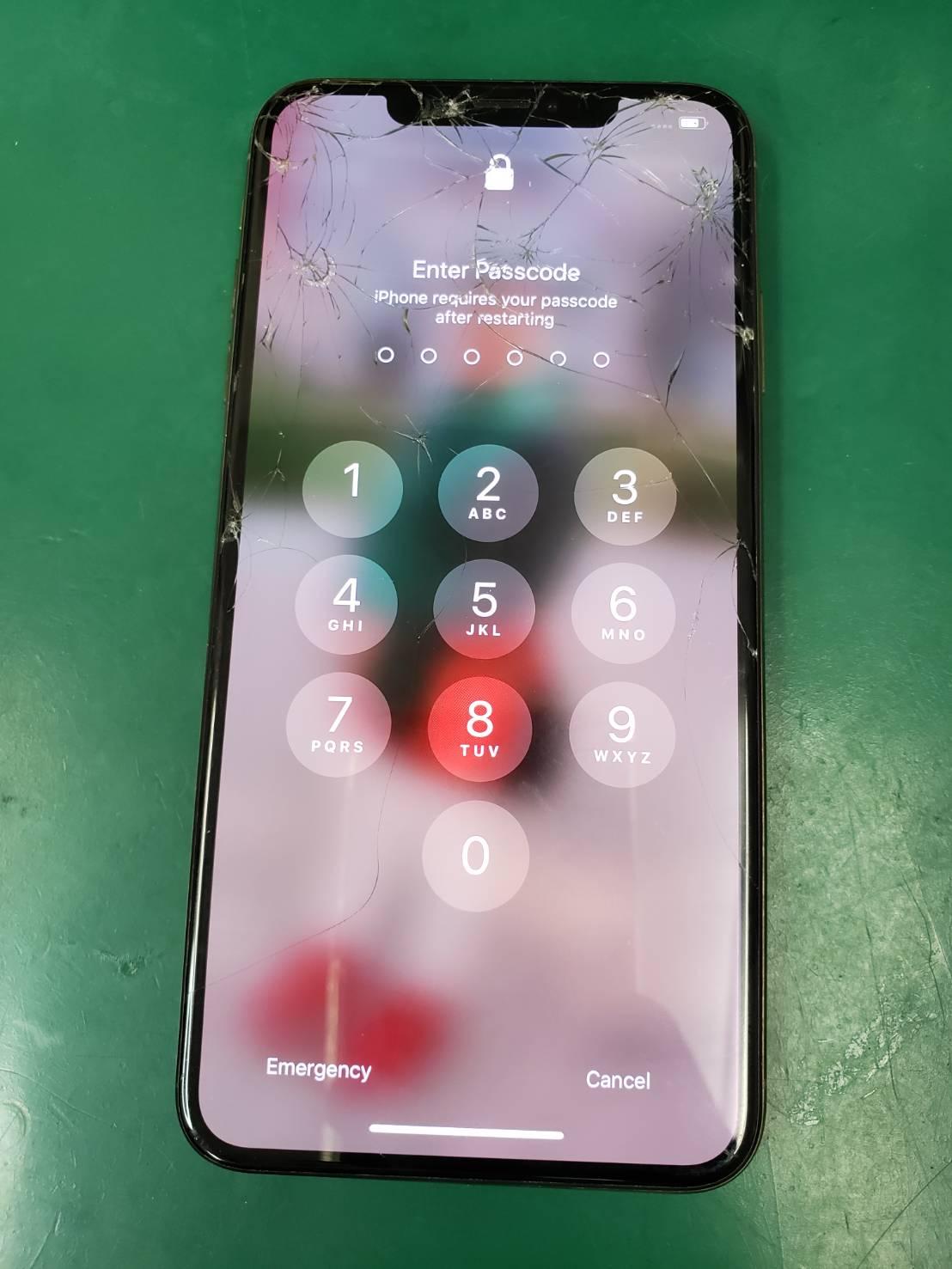 Xsの画面割れでご来店