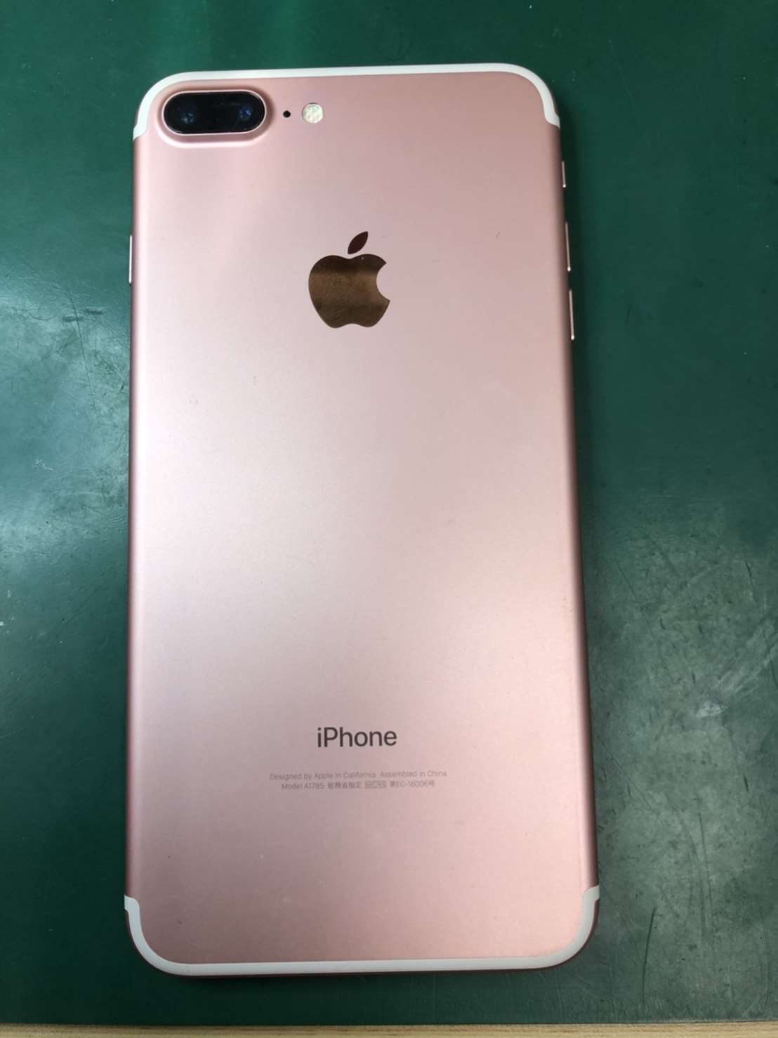 7Plus 画面ひび割れ修理でご来店